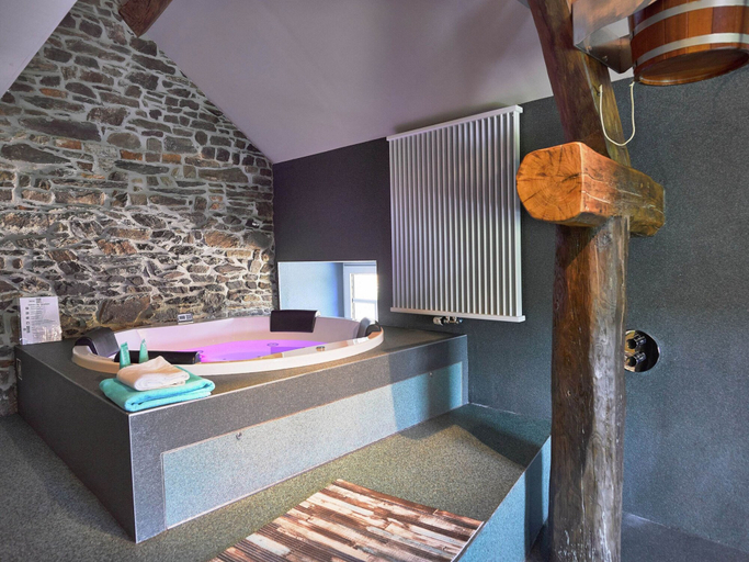 Others 5, Majestic Holiday Home in Butgenbach With Turkish Steambath, Liège