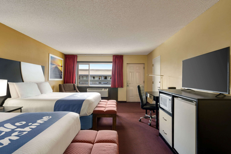 Bedroom 3, Days Inn by Wyndham Bend, Deschutes
