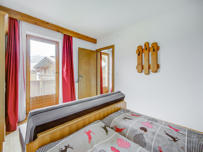 Bedroom 2, Apartment in Hainzenberg in a ski area, Schwaz