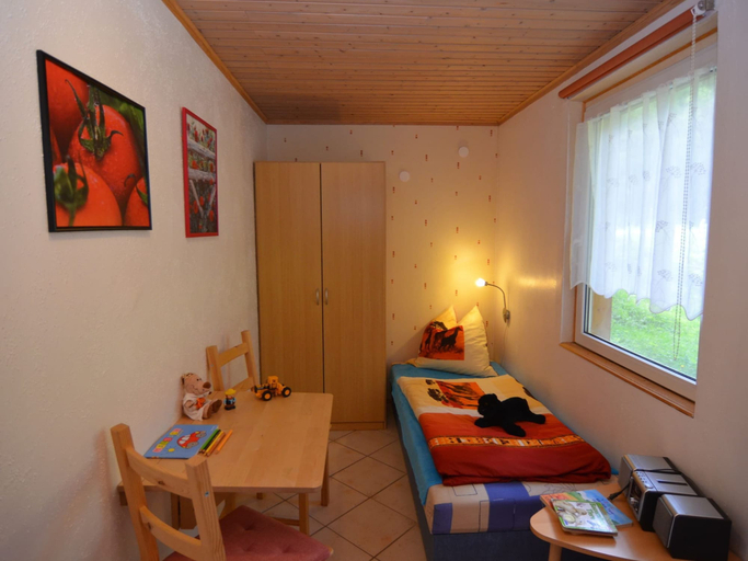 Others 4, Holiday Home near Swimming Pool, Gotha