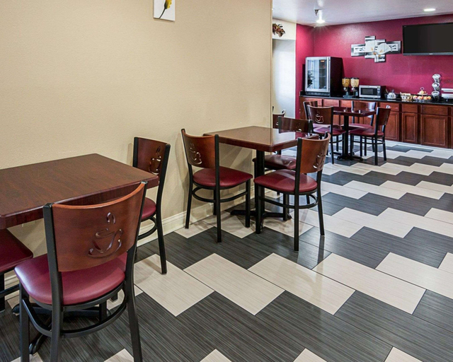 Food & Drinks 4, Econo Lodge Inn & Suites Natchitoches, Natchitoches
