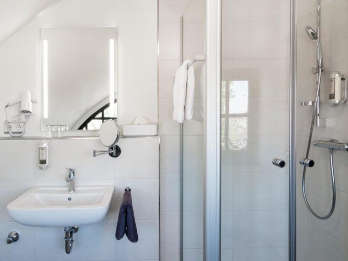 Bathroom 5, Hotel Restaurant Schiff, Ortenaukreis