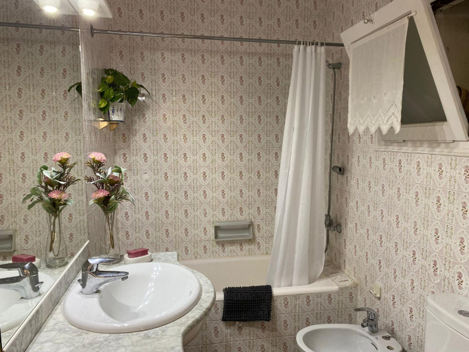 Bathroom 3, La mejor terraza de Tamariu, Girona