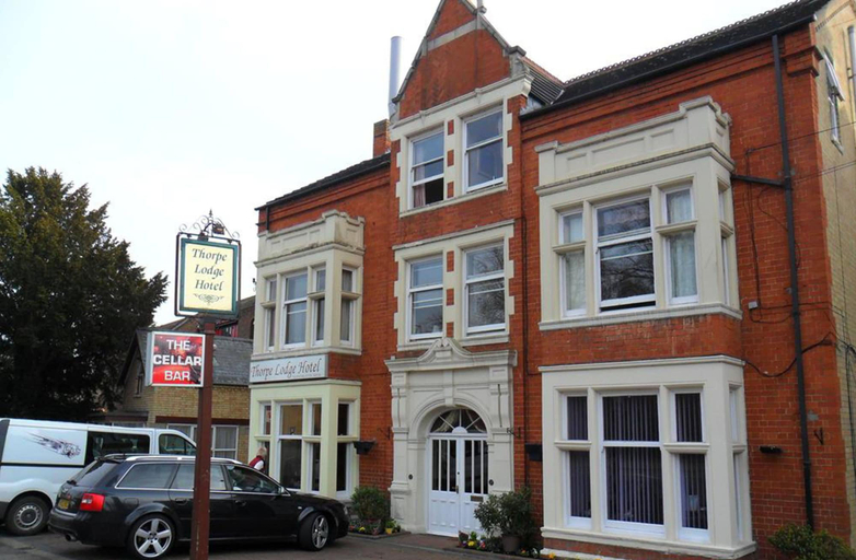 Exterior & Views 2, Thorpe Lodge Hotel, Peterborough