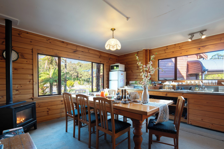 Food & Drinks 5, Fox Glacier Lodge, Westland