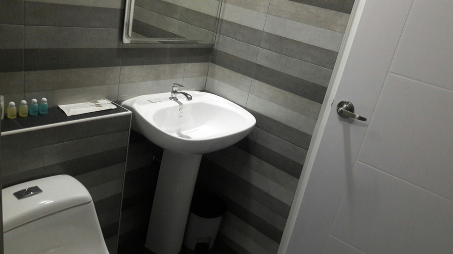 Bathroom 3, Asia's Beach Apartments, Sattahip