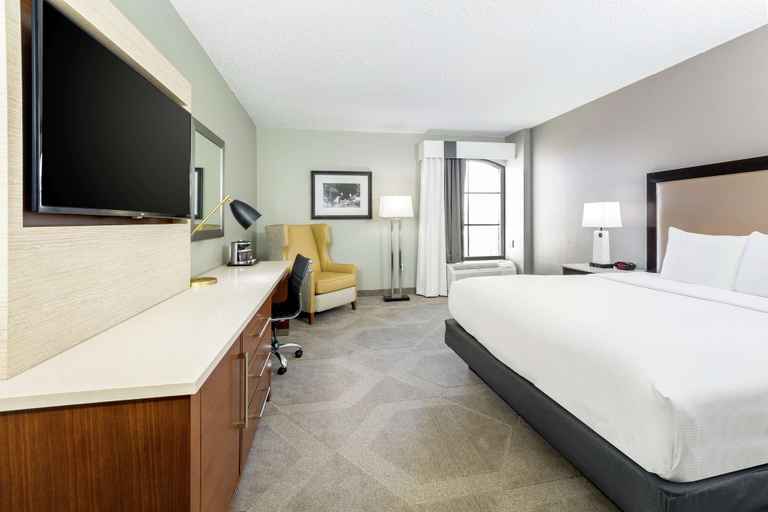 Bedroom 4, DoubleTree by Hilton Austin - University Area, Travis