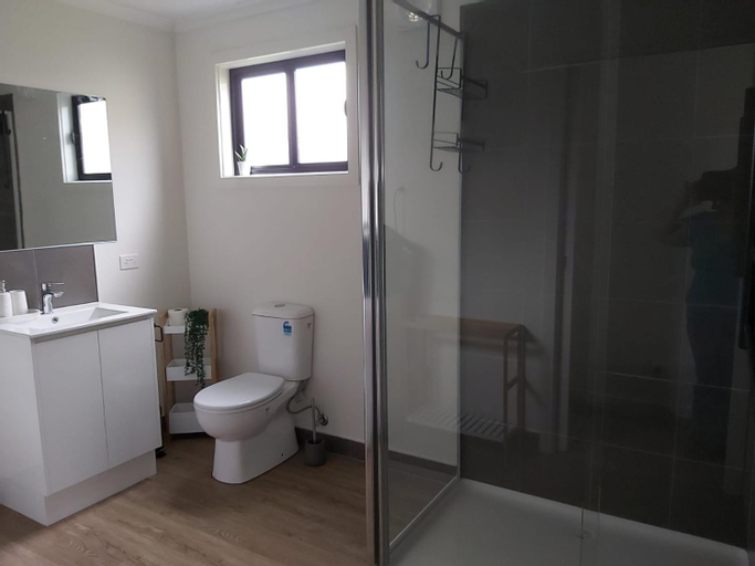 Bathroom 18
