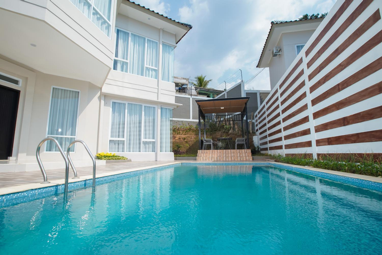 Swimming Pool 4