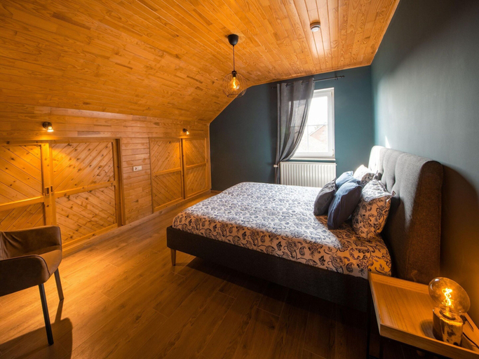 Room 5, Holiday Home in Lierneux With Bubble Bath, Liège