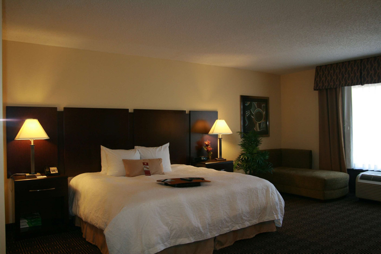 Bedroom 3, Hampton Inn & Suites Orlando-John Young Pkwy/S. Park, Orange