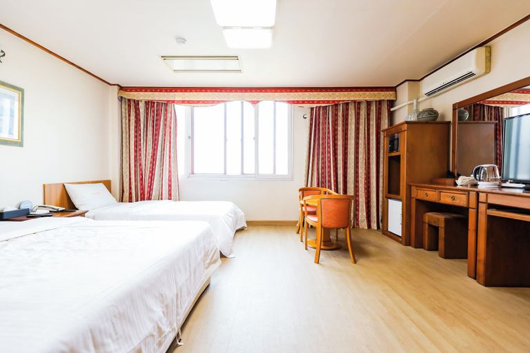 Bedroom 2, Newvera Hotel, Cheongju