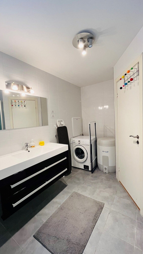 Bathroom 2, Norhostel Apartments, Ålesund