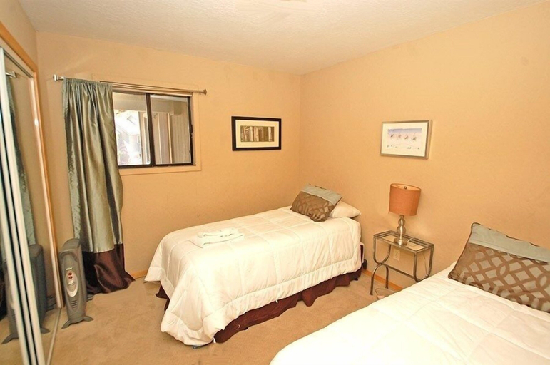 Room 3, 3513 Pony Express 3 Bedroom Home by RedAwning, El Dorado