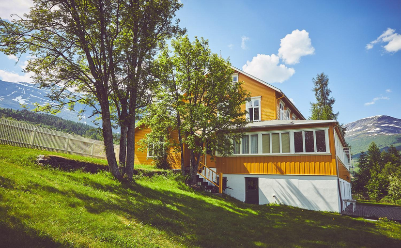 Exterior & Views