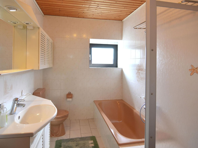 Bathroom 3, Flat With Private Pool in Sauerland, Olpe