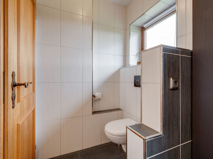 Bathroom 4, Idyllisches Ferienhaus mit Wald in der Nahe, Regen