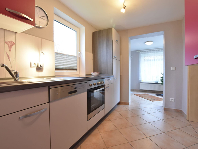 Others 5, Cozy Holiday Home in Hohenkirchen near Baltic Sea, Nordwestmecklenburg