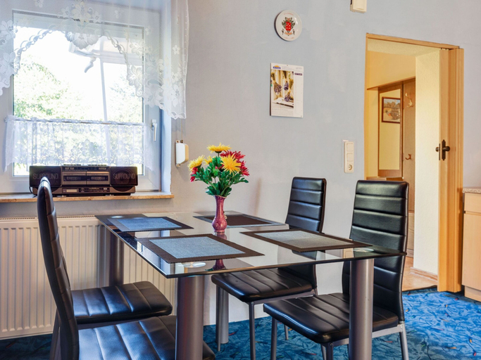 Others 5, Charmante Ferienwohnung fur 2 Personen mit Garten, Rostock