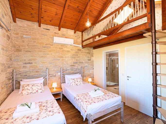 Bedroom 3, Luxurious Villa With Swimming Pool in Kavallos Greece, Crete