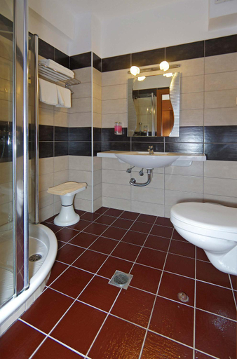 Bathroom 2, Sun Beach Hotel-Platamonas, Central Macedonia