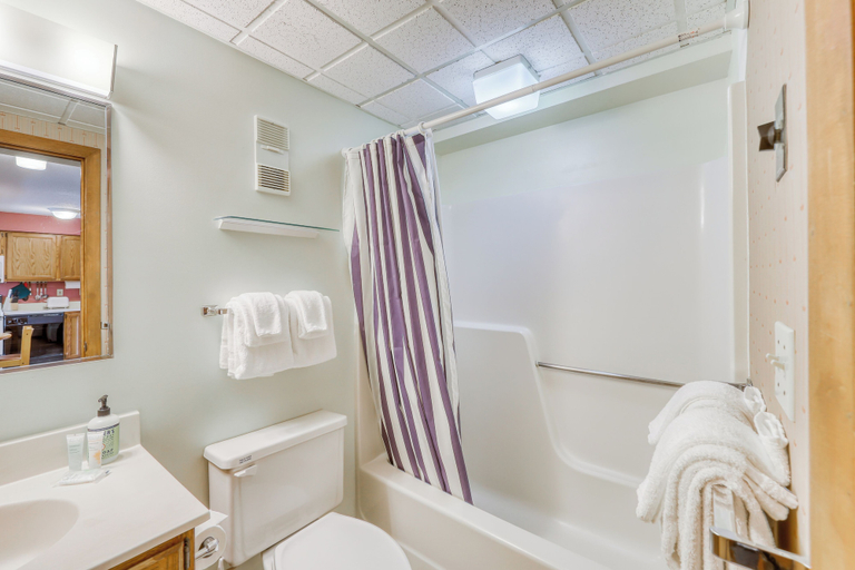 Bathroom 4, Mountain Green, Rutland