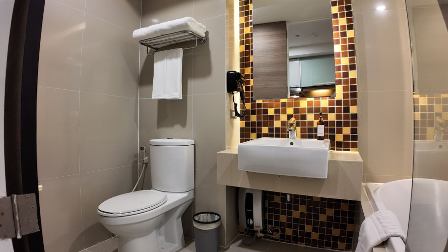 Bathroom 5, Aspira Suites Sukhumvit 20, Khlong Toey