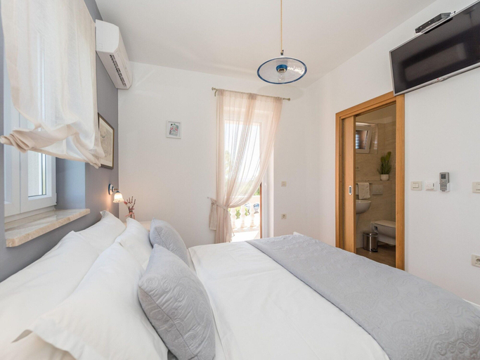 Bedroom 2, Spacious Holiday Home in Privlaka With Garden, Privlaka