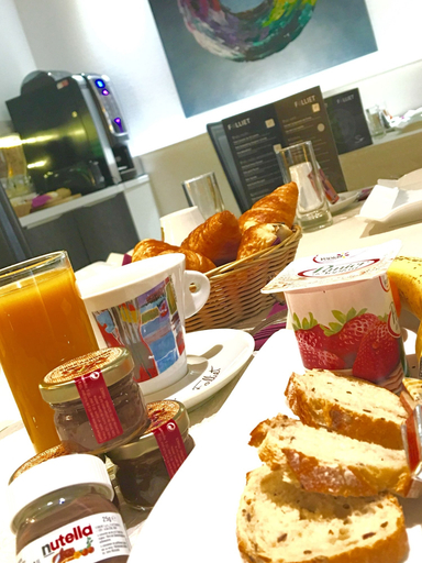 Food & Drinks 4, Victoria Hotel, Pyrénées-Orientales