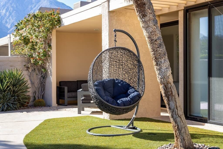 Room 4, Sunset House, Riverside