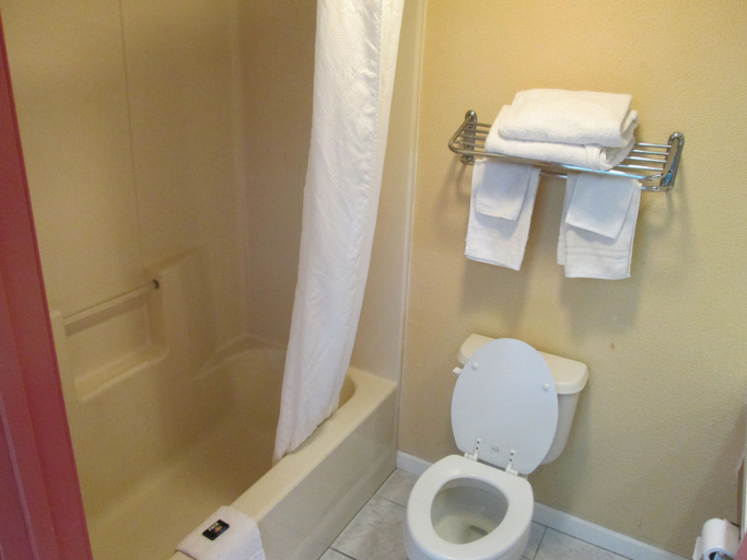 Bathroom 3, Delux Inn & Suites, Atlantic