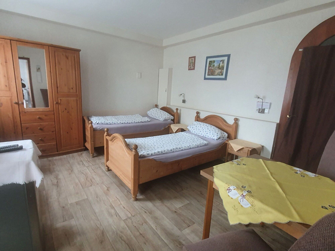 Bedroom 2, Wohnung mit Eigener Terrasse in Homberg, Schwalm-Eder-Kreis