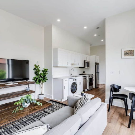 Room 2, Sosuite 1BR Apt w W D Gym Lounge Park View, Philadelphia