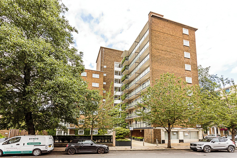 Exterior & Views, Modern Apartment With Balcony, London