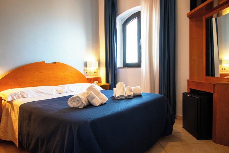 Bedroom 4, Bajamar Beach Hotel, Latina