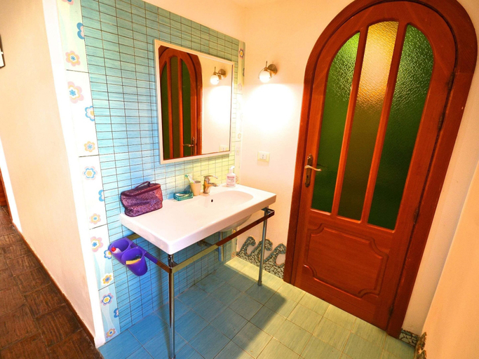 Bathroom, Cottage in Sicily With Private Garden & BBQ, Syracuse