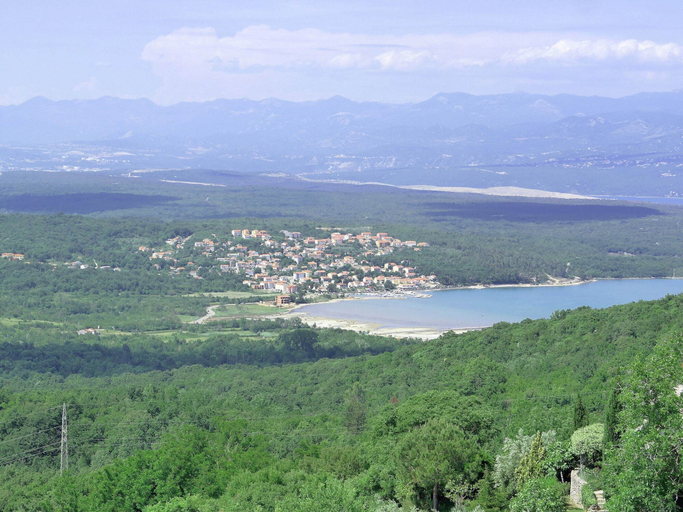 Others 4, Spacious House Apartment With Terrace, Near the Beach, Dobrinj