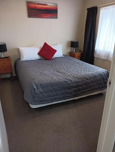 Bedroom 2, Aspen on King Motel, Timaru