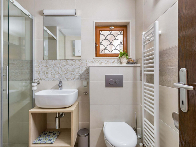 Bathroom 4, Beach Front Vacation Home, Private Beach, Boat Rental, Rogoznica
