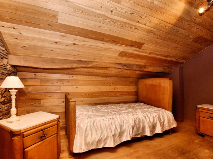 Bedroom 3, Ardennic Farmhouse for Groups, Luxembourg