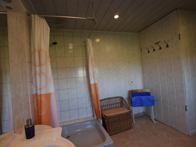 Bathroom, Ferienwohnung mit Terrasse in Kropelin, Rostock