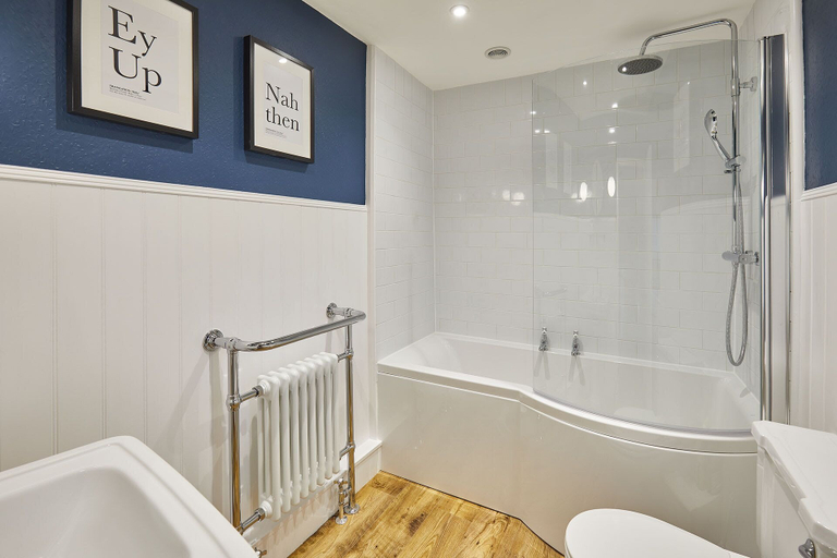 Bathroom 4, Host Stay Sixpence Cottage, North Yorkshire