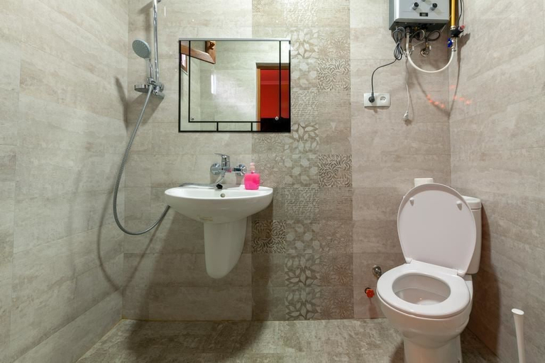 Bathroom 2, Yard 11, Tbilisi