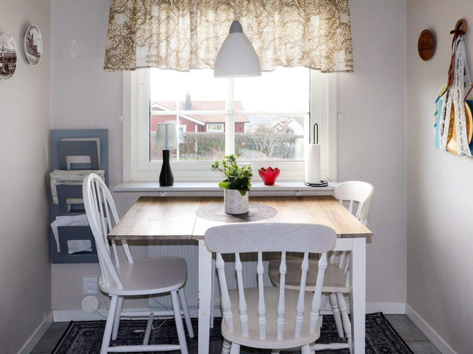 Dining 4, 4 Star Holiday Home in Varberg-by Traum, Varberg