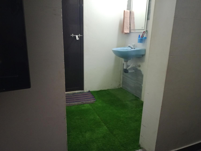 Bathroom, Kalamana Serene, Thrissur