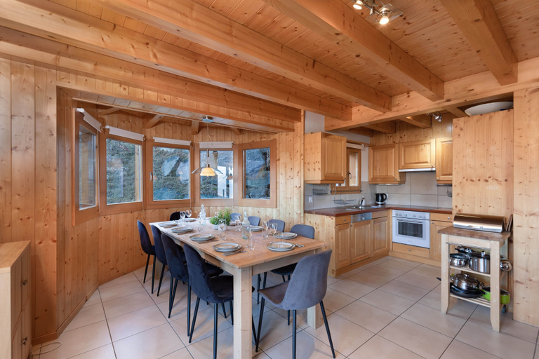 Others 5, Chalet Belle Roche Recently Renovated Jacuzzi, Martigny