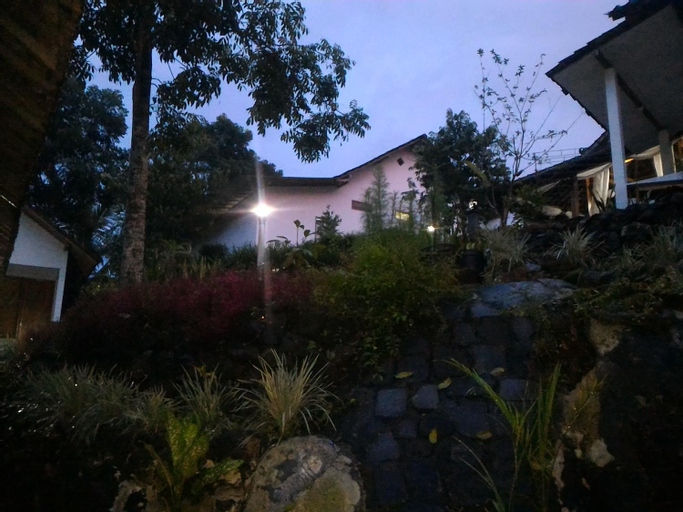 Exterior & Views 10