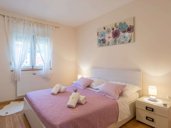 Bedroom 3, Beautiful Villa in Lisicic With Private Pool, Benkovac