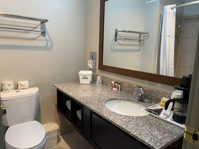 Bathroom 4, Days Inn by Wyndham Rawlins, Carbon