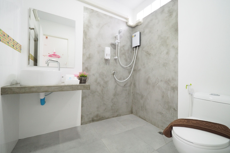 Bathroom 3, The Box House, Mueang Krabi